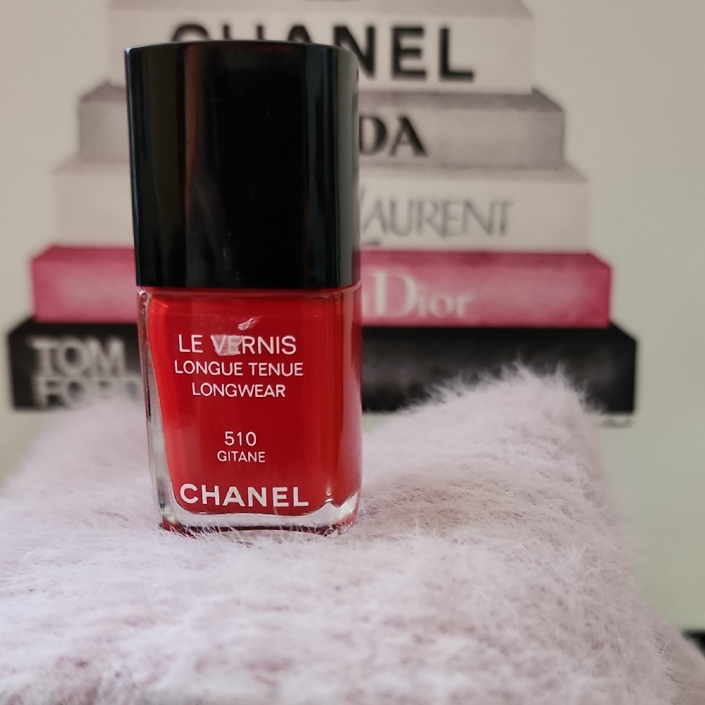 CHANEL Le Vernis Nail Polish - Vibrant Red Gitane